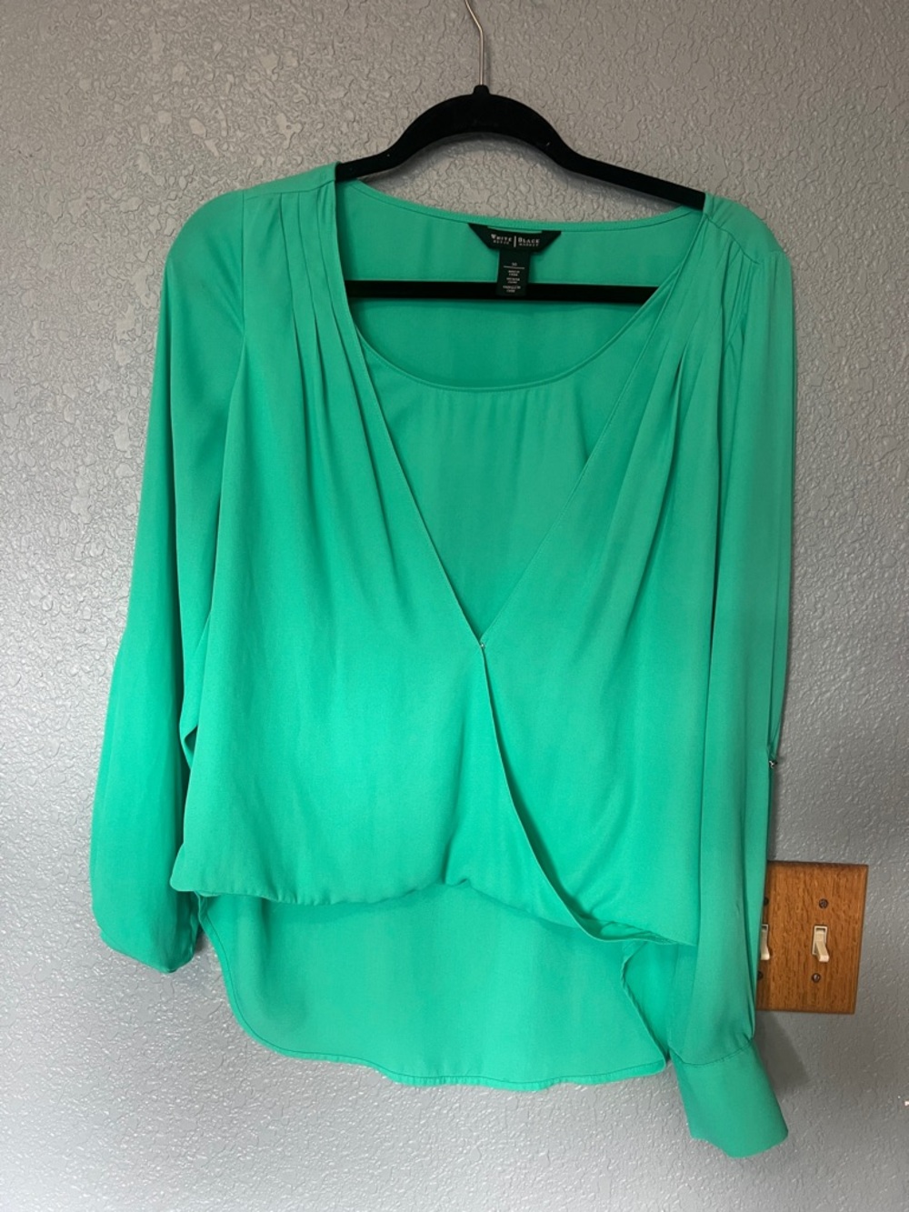 WHBM Long Sleeve Light Flow Green Blouse Size 10 EUC